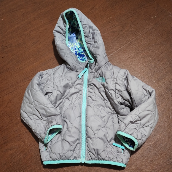 The North Face Gray and Teal 2-Sided Toddler Puffer Jacket - Picture 6 of 10